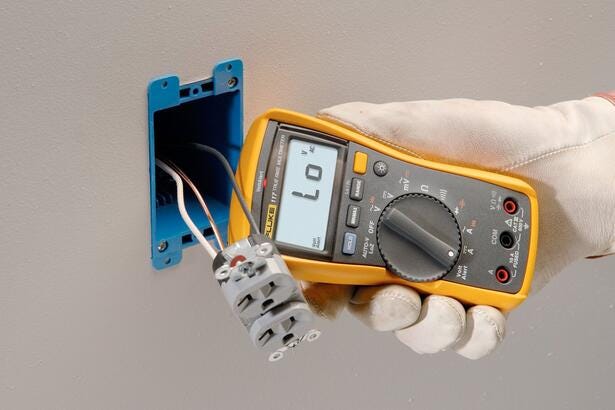 Fluke 117 Electrician's Ideal Multimeter with Non-Contact Voltage